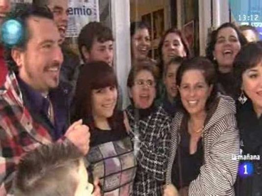 Lotería de Navidad - Los vecinos de Vélez de Benaudalla (Granada)  celebran su segundo premio