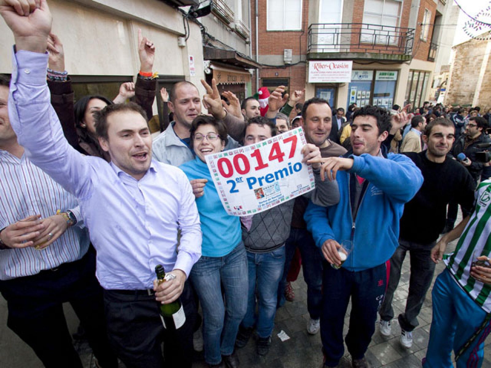 El 147 ha llevado mucho dinero a dos pequeños pueblos, Vélez de Benaudalla y Roa de Duero