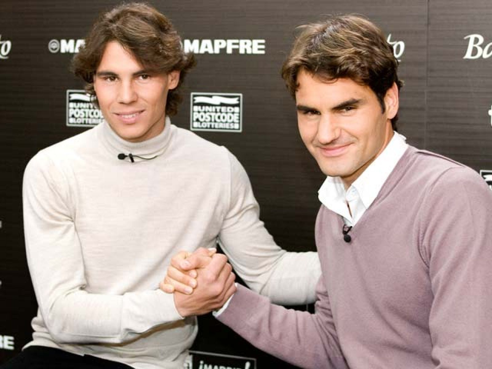 Nos han visitado los dos mejores tenistas del mundo. Rafa Nadal y Roger Federer han estado esta en Torrespaña, para hablarnos, entre otras cosas, del partido benéfico que jugarán en la Caja Mágica y que podrán ver por la 1 de TVE a partir de las 18:3