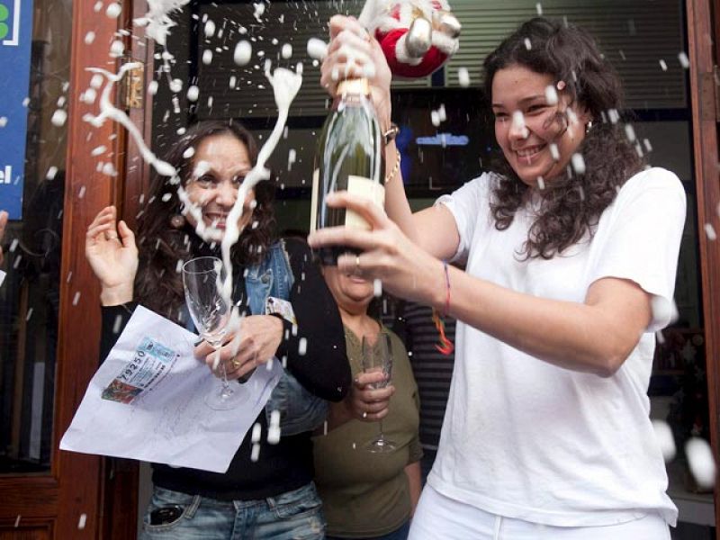 Telediario 2 en cuatro minutos - 22/12/10 | Ver