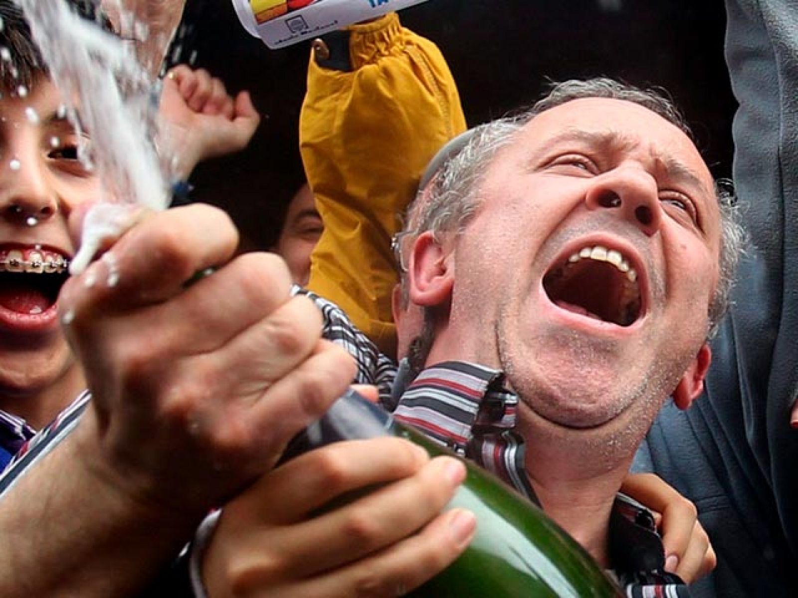 Volvemos al bar Maldonado tras la celebración del Gordo | RTVE | Ver