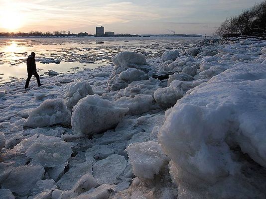 Telediario 1 - Telediario en 4' - 26/12/2010