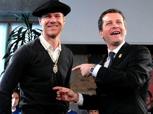  - Tolosa homenajea a Xabi Alonso