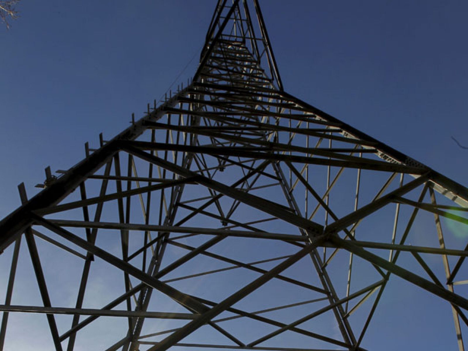 La subida del precio de la luz afectará a 17 millones de hogares y pymes
