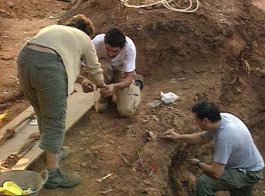 Telediario 1 - Fosas de la guerra civil