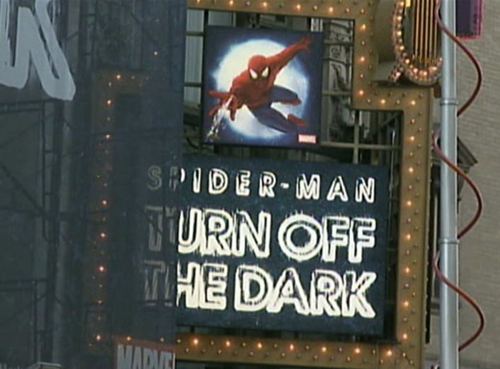 El "Spiderrman" de  Broadway parece haberse enredado en su propia tela de araña