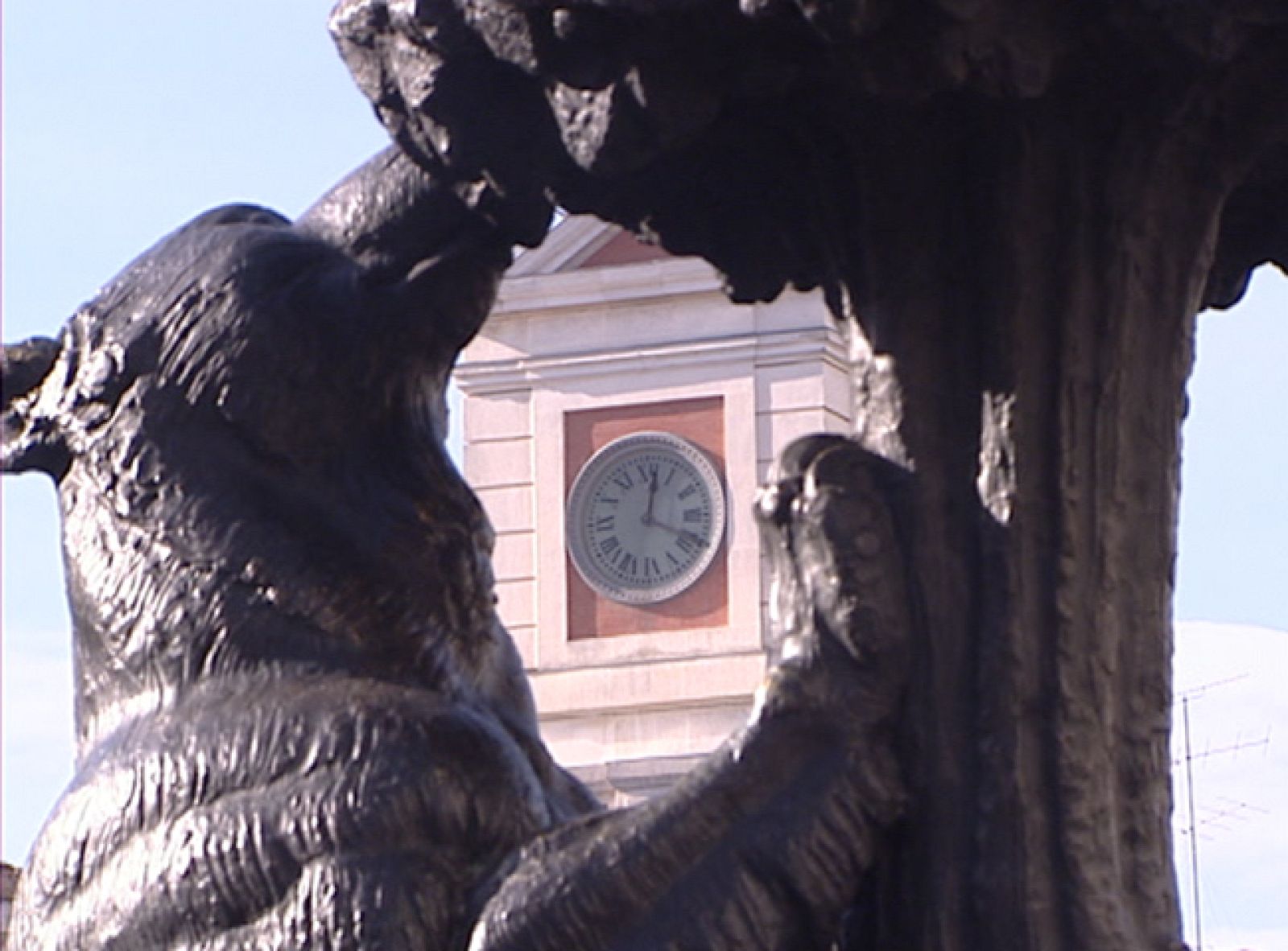 Hay dos cosas que nunca faltan en un final de año en España: las campanadas y las uvas