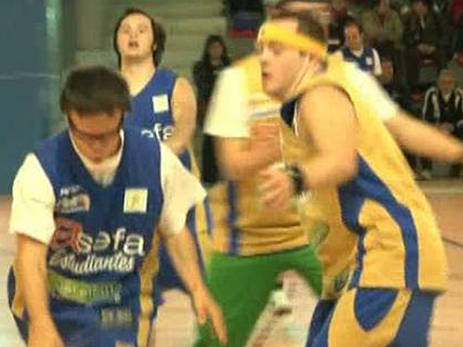 La Fundación del Estudiantes promueve el baloncesto como una herramienta educativa para los jóvenes con discapacidad intelectual.