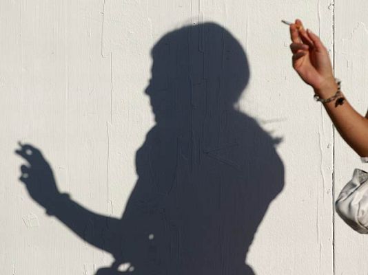 La tarde en 24h - Nueva Ley antitabaco: los fumadores