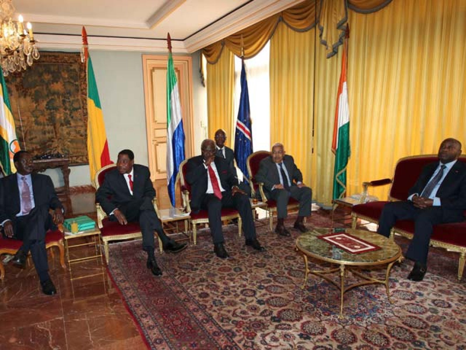 Una misión africana está en Costa de Marfil para ofrecer inmunidad judicial al presidente saliente | Ver