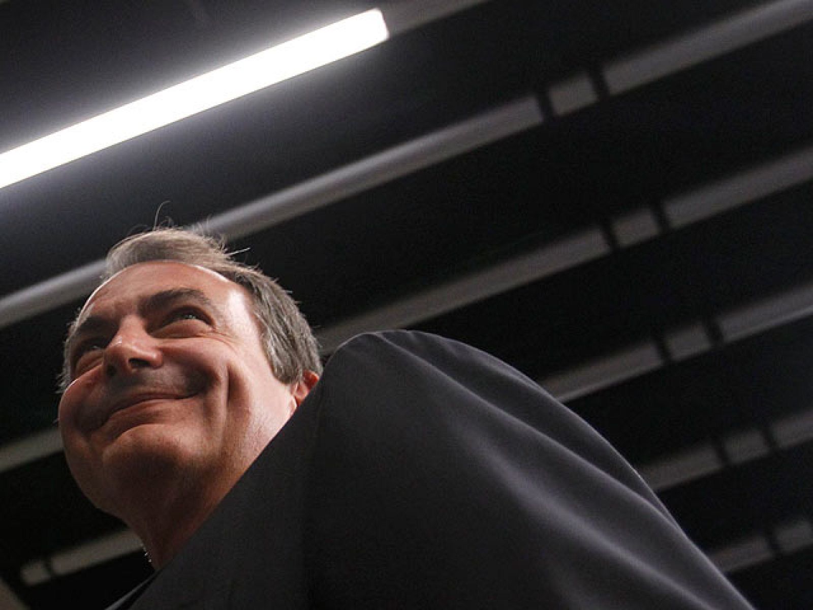Zapatero dice que hay que respetar la ley antitabaco y subraya que Pajín no incitó a denunciar