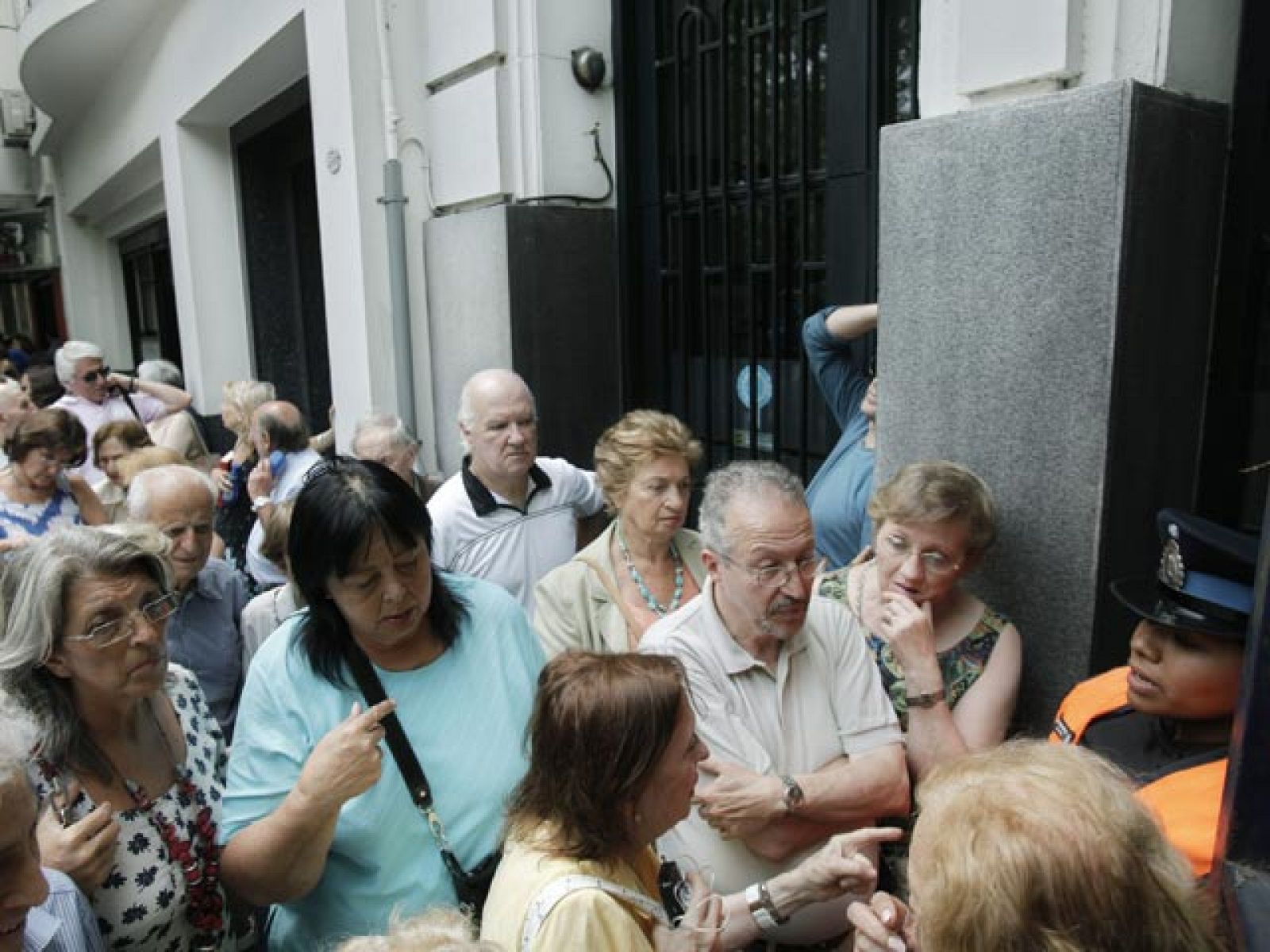 Roban 130 cajas de seguridad de un banco de Buenos Aires | Ver