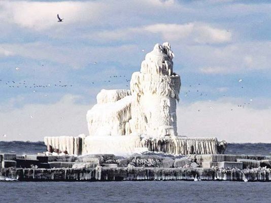 On Off - Un faro de hielo