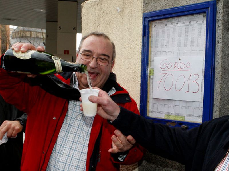 Los vecinos de Ciudad Lineal siguen celebrando aún hoy que son millonarios