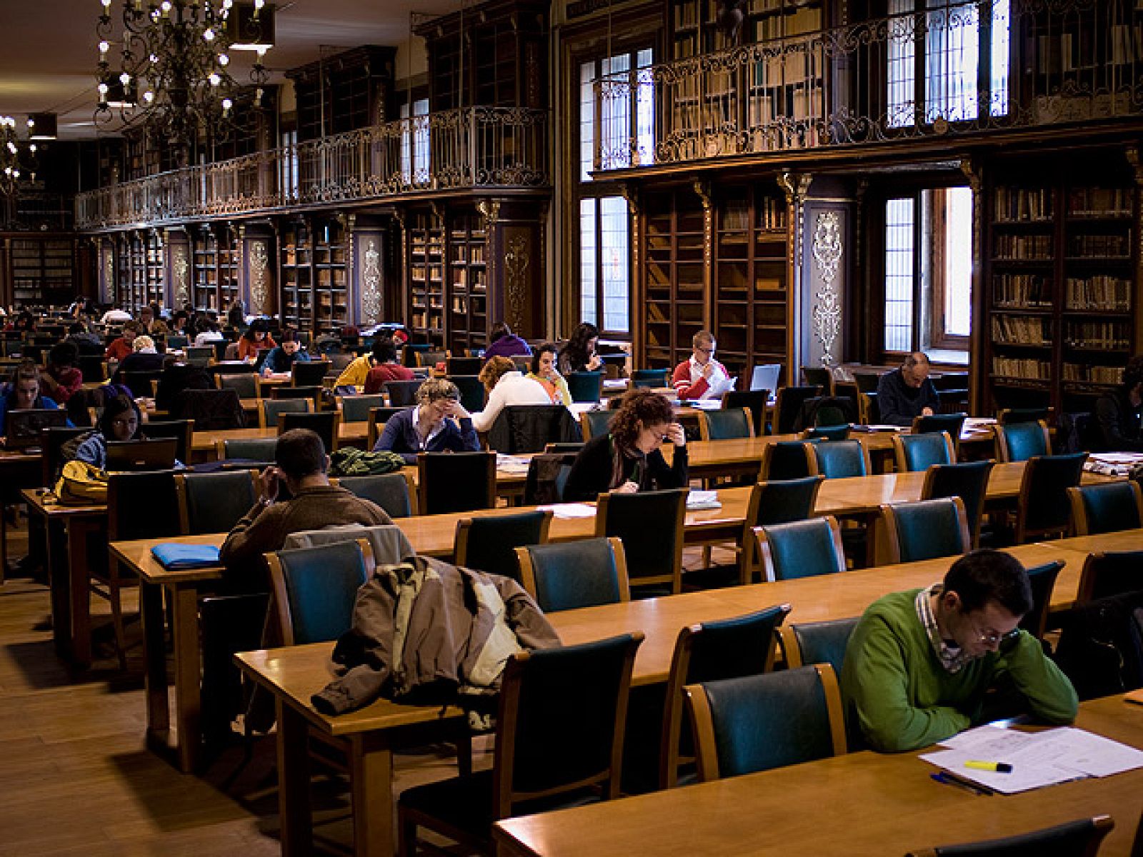 Empiezan los exámenes universitarios, las bibliotecas están llenas