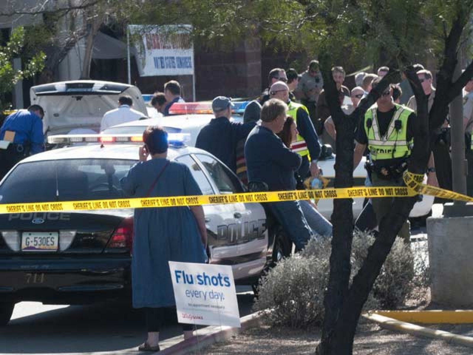 Un hombre mata a seis personas y hiere de gravedad a una congresista demócrata en Arizona