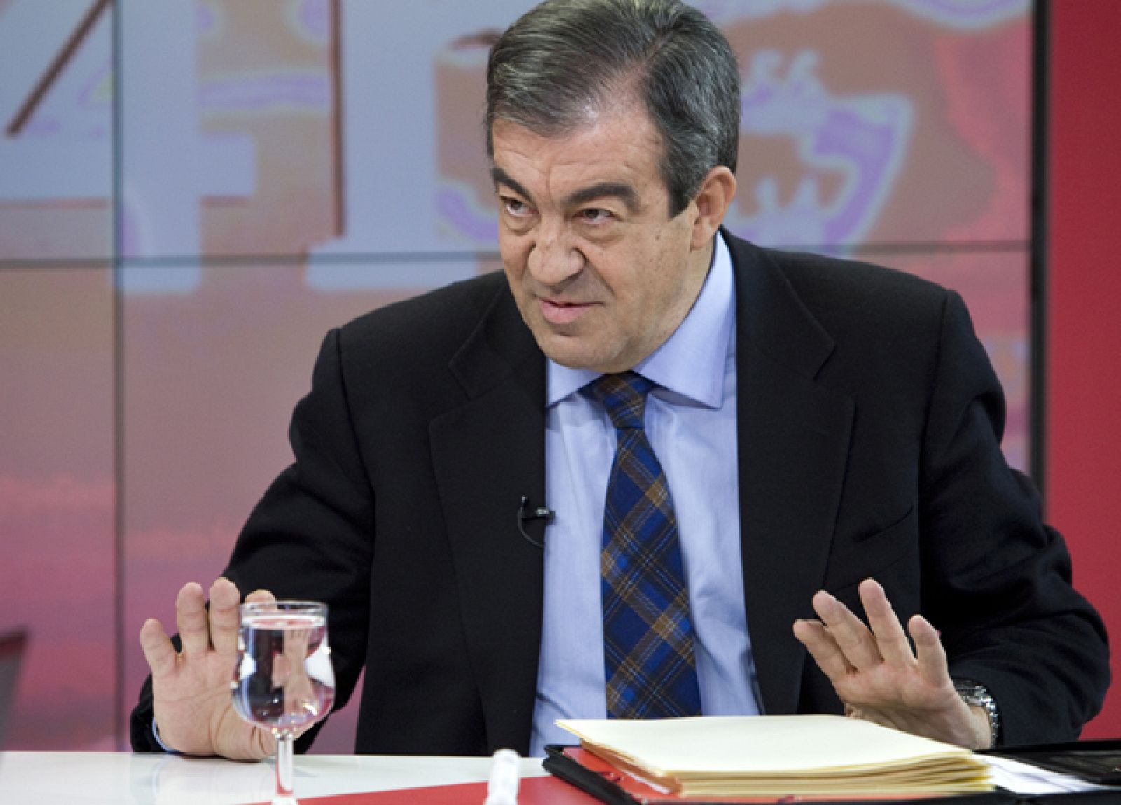 Álvarez-Cascos no aclara si se presentará como alternativa en Asturias