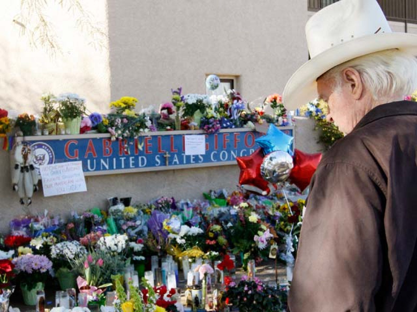 Obama viajará a Tucson para participar en el funeral por los fallecidos | Ver