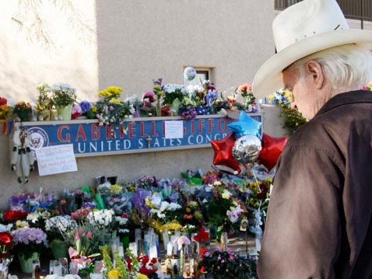 Telediario 1 - Obama viajará a Tucson, Arizona