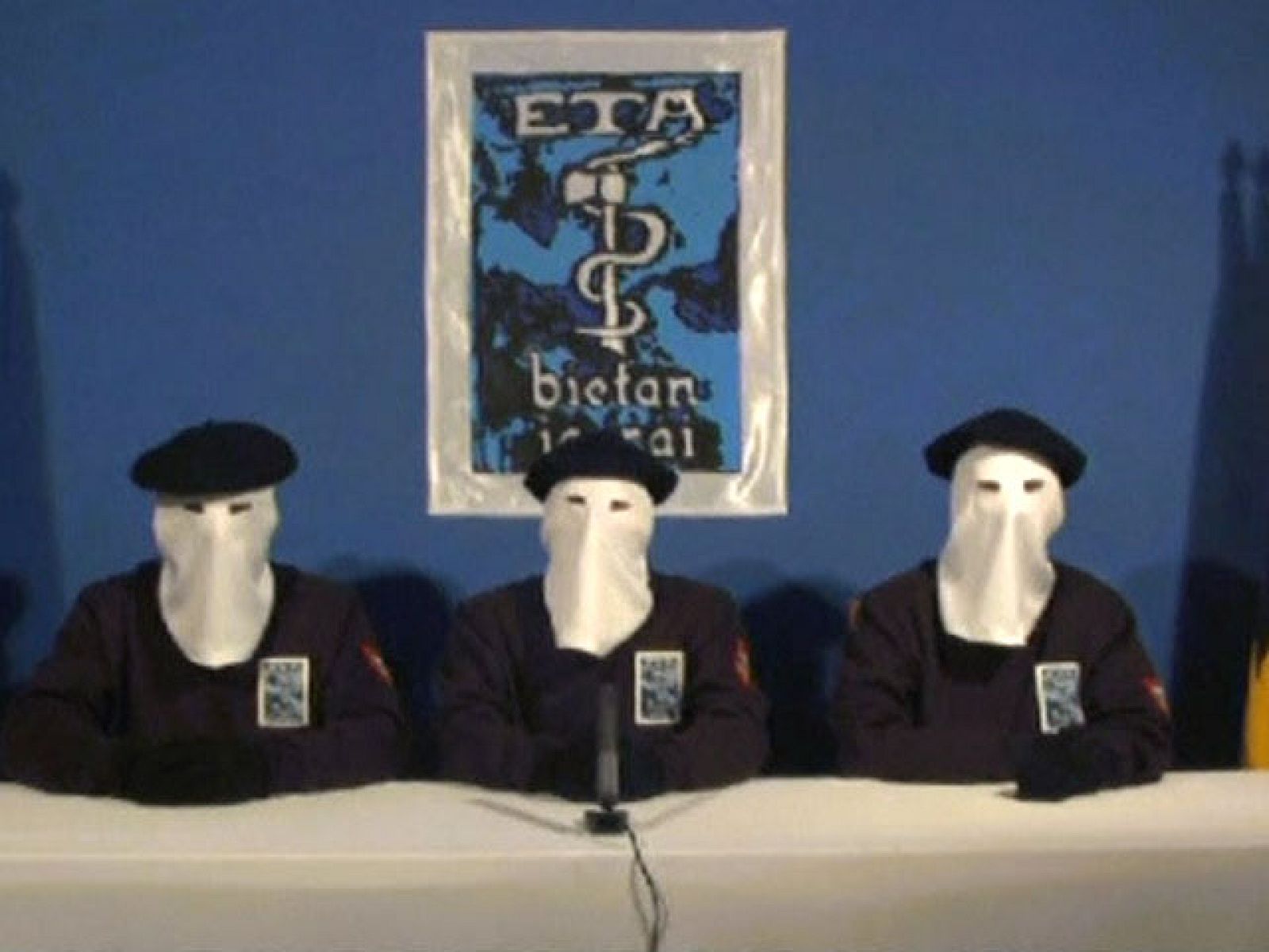 Tras el comunicado de ETA las miradas se dirigen a Batasuna | Ver