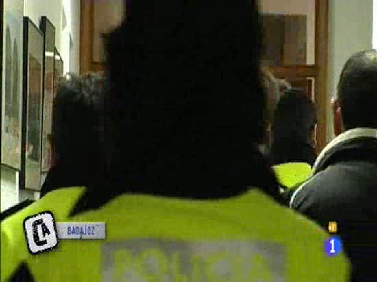 Comando Actualidad - Botellón en la puerta de casa - Comando Actualidad | Ver