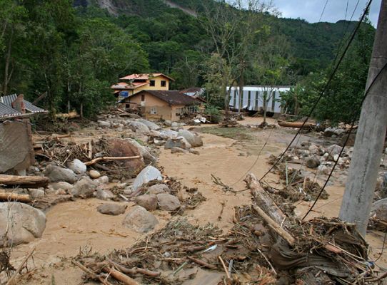 Telediario 1 - 330 muertos en Brasil por la lluvia