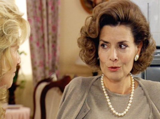 Cuéntame cómo pasó - Merche escucha anonadada