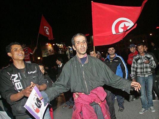 Telediario 1 - Telediario Matinal en 4' - 14/01/11