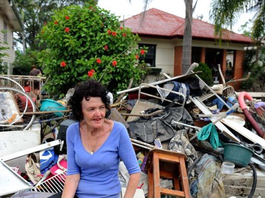 Telediario 1 - Baja el nivel del agua en Australia