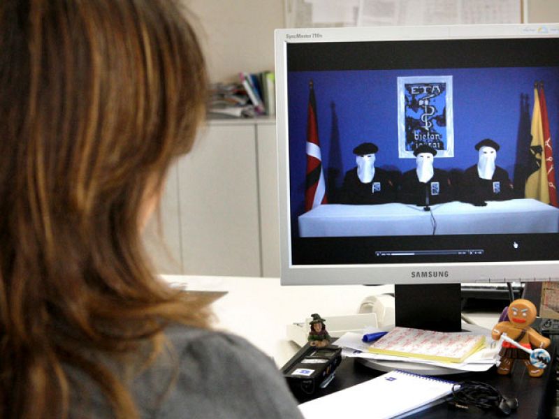 Tras el último comunicado de ETA se espera saber si la tregua incluye el cese de extorsión