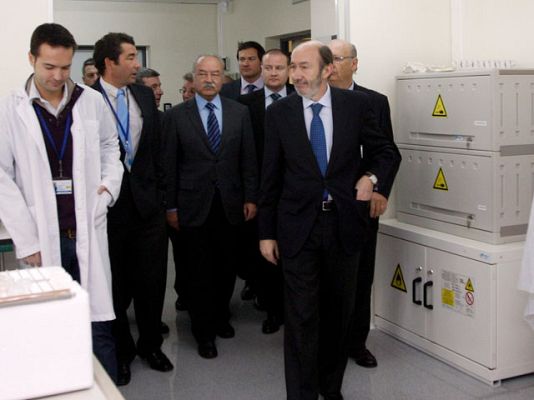 Telediario 1 - Vuelven turistas españoles de Túnez