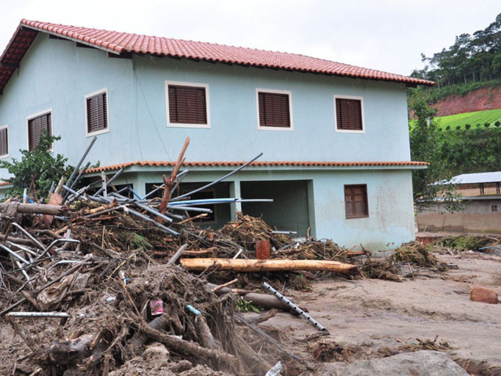 El Telediario matinal en cuatro minutos -16/01/2011