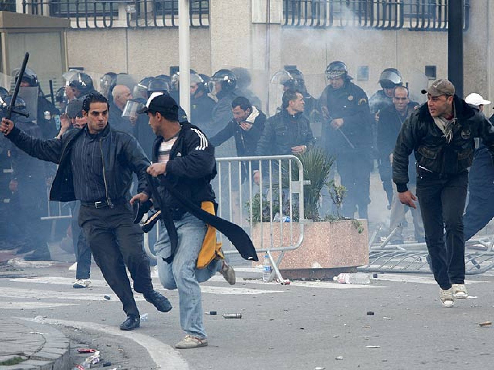 Telediario Matinal en cuatro minutos - 17/01/11 | Ver