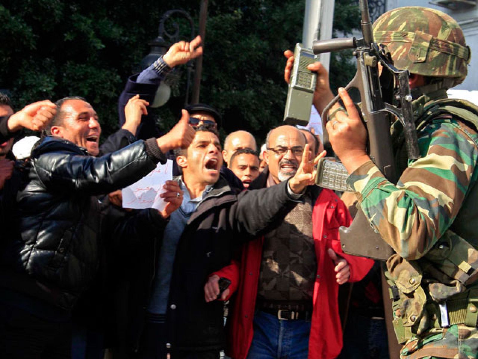 Túnez forma un gobierno de unidad con tres líderes opositores | Ver