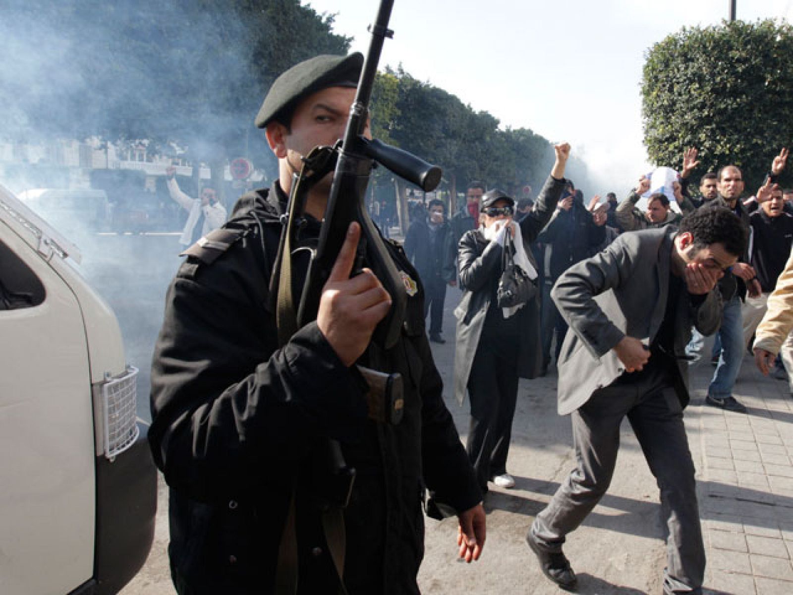 Telediario 2 en cuatro minutos - 17/01/11 | Ver