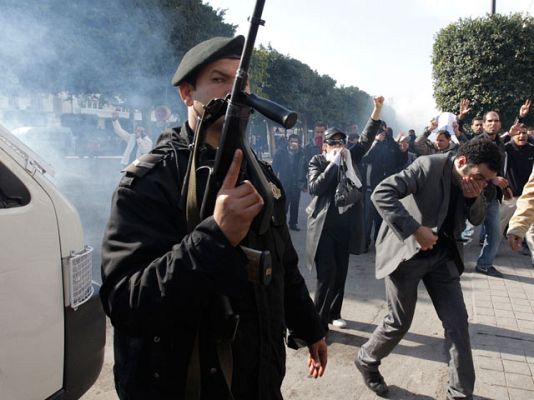 Telediario 1 - Telediario 2 en 4' - 17/01/11