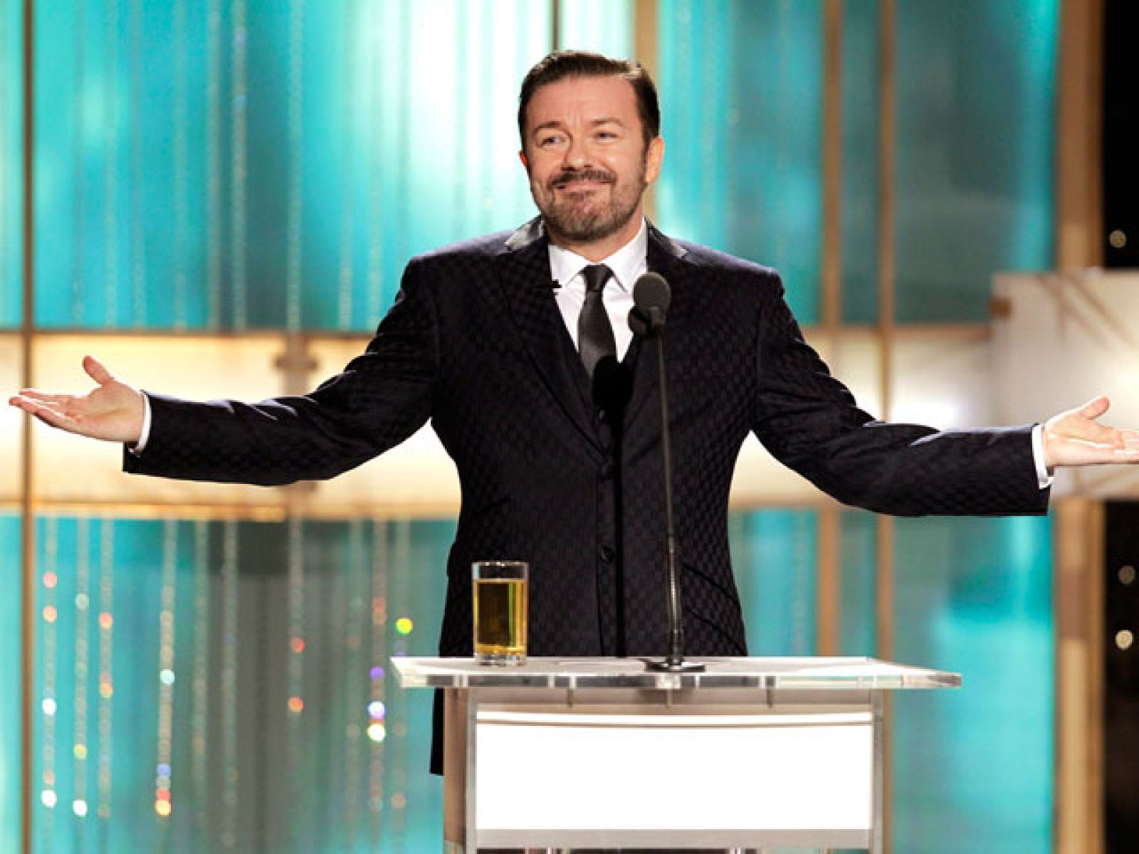 Ricky Gervais protagonista de la gala de entrega de los Globos de Oro | Ver
