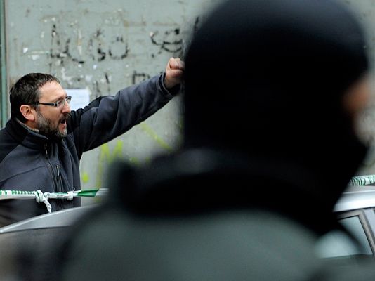 Telediario 1 - Al menos diez detenidos en dos operaciones contra el entorno de ETA centradas en Navarra