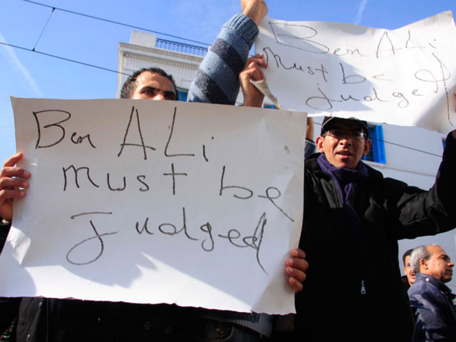 Poco a poco empiezan a percibirse cambios en el país, aunque leves. El nuevo Gobierno ha anunciado que se legalizarán los partidos de la oposición para que puedan presentarse a las elecciones y se liberarán a los presos políticos, medidas con las qu