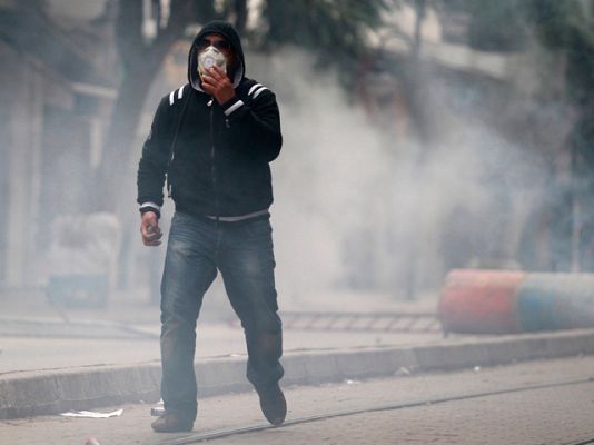 Telediario 1 - Sigue la tensión en Túnez