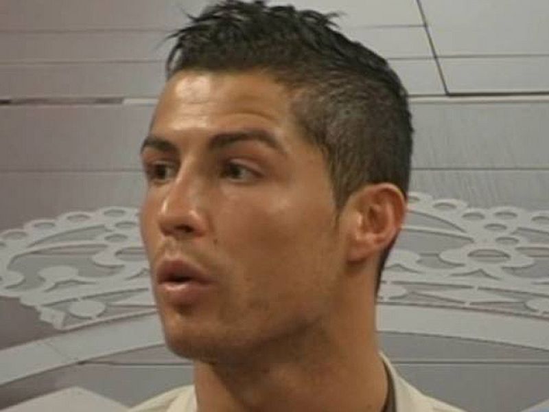 El jugador portugués del Real Madrid Cristiano Ronaldo se ha sumado a la petición de su entrenador del fichaje de un delantero en la entrevista que ha concedido al diario Marca, en el que ha incidido en que no se puede estar otro año sin ganar nada.