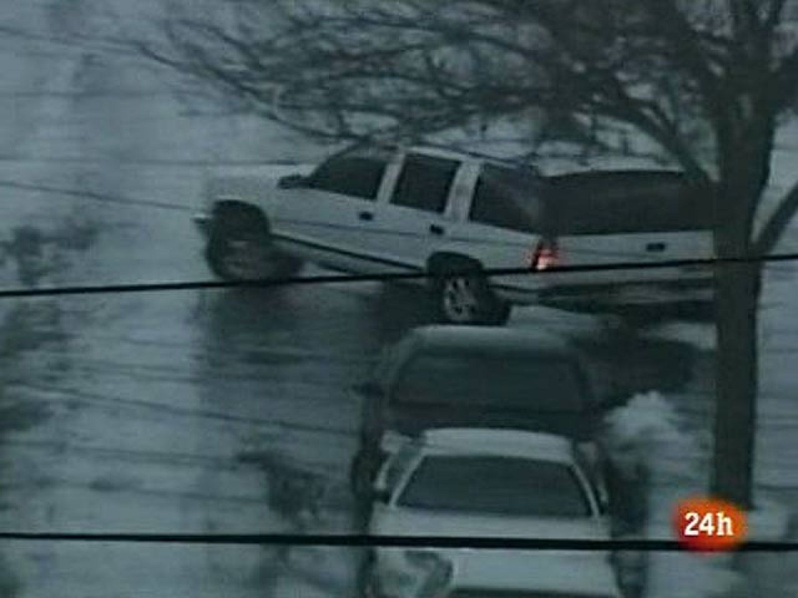 Las calles de Pittsburgh se convierten en una pista de coches de choque por las placas de hielo | Ver
