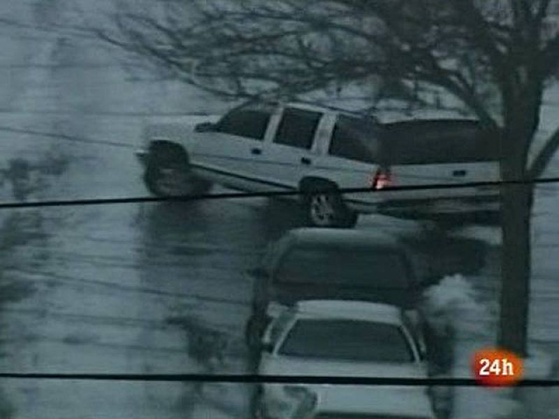 Las calles de Pittsburgh se convierten en una pista de coches de choque por las placas de hielo | Ver
