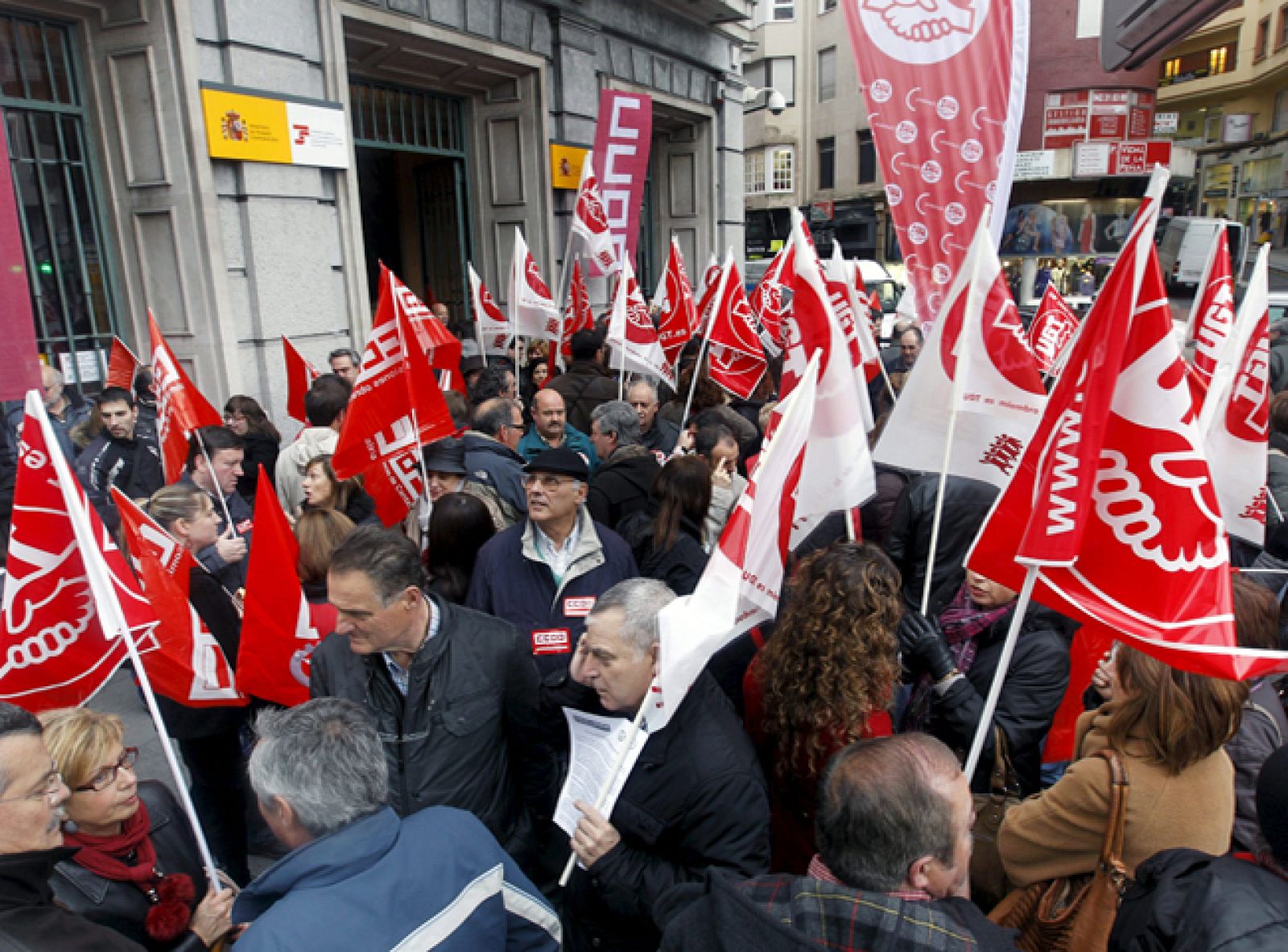 Gobierno, sindicatos y patronal vuelven a reunirse para tratar de buscar un acuerdo | Ver