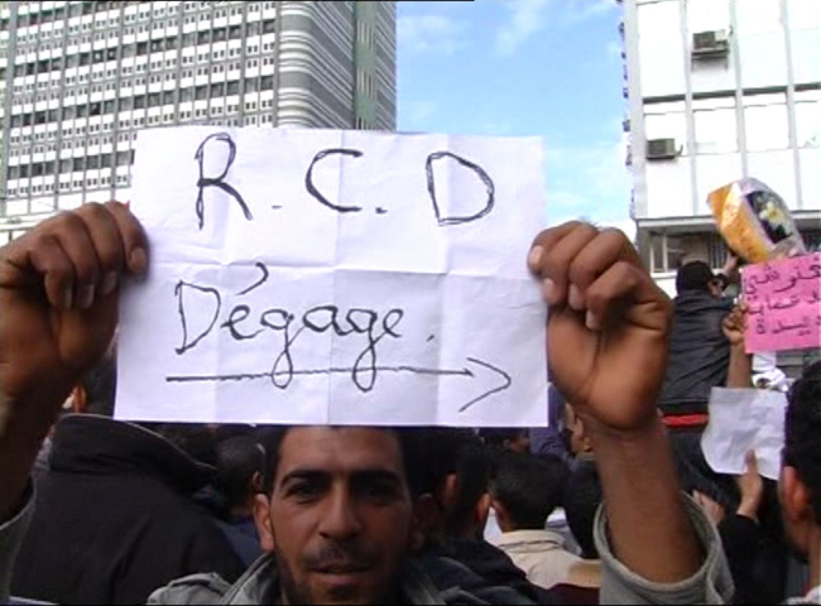 En Túnez, se cierra el cerco sobre el depuesto presidente Ben Alí y su familia