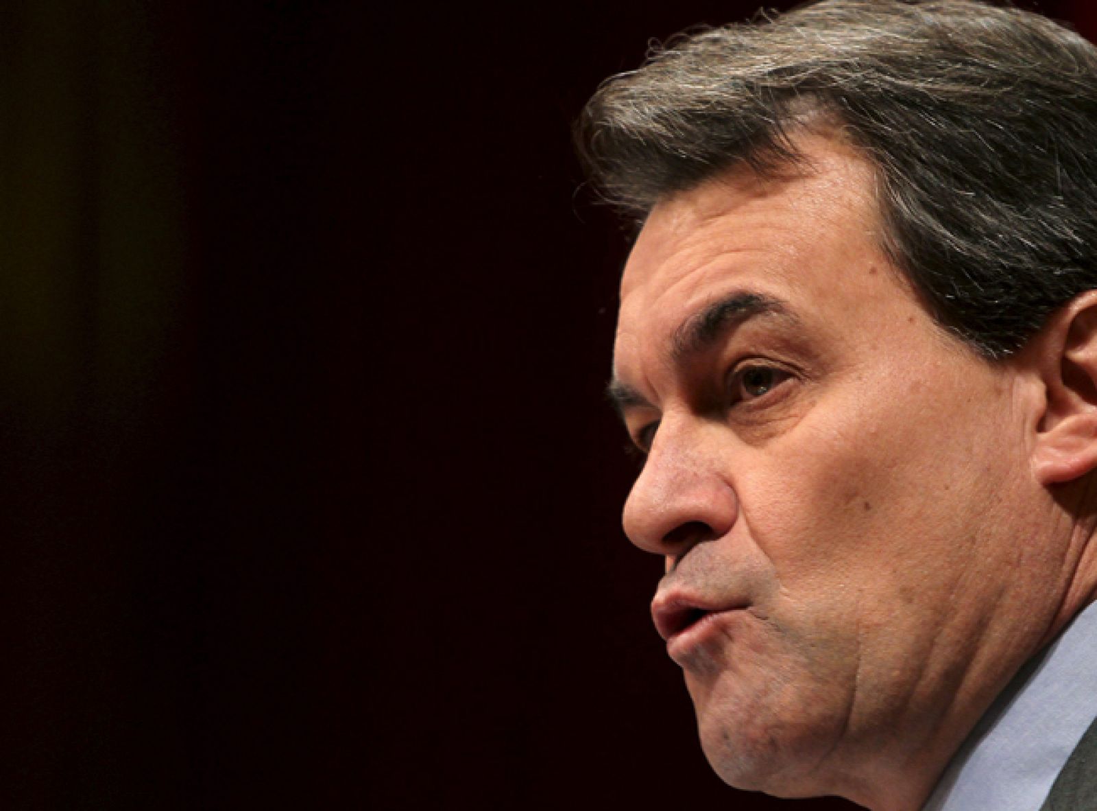 La Generalitat de Cataluña endurece sus mensajes al Gobierno central para que le permita seguir endeudándose.