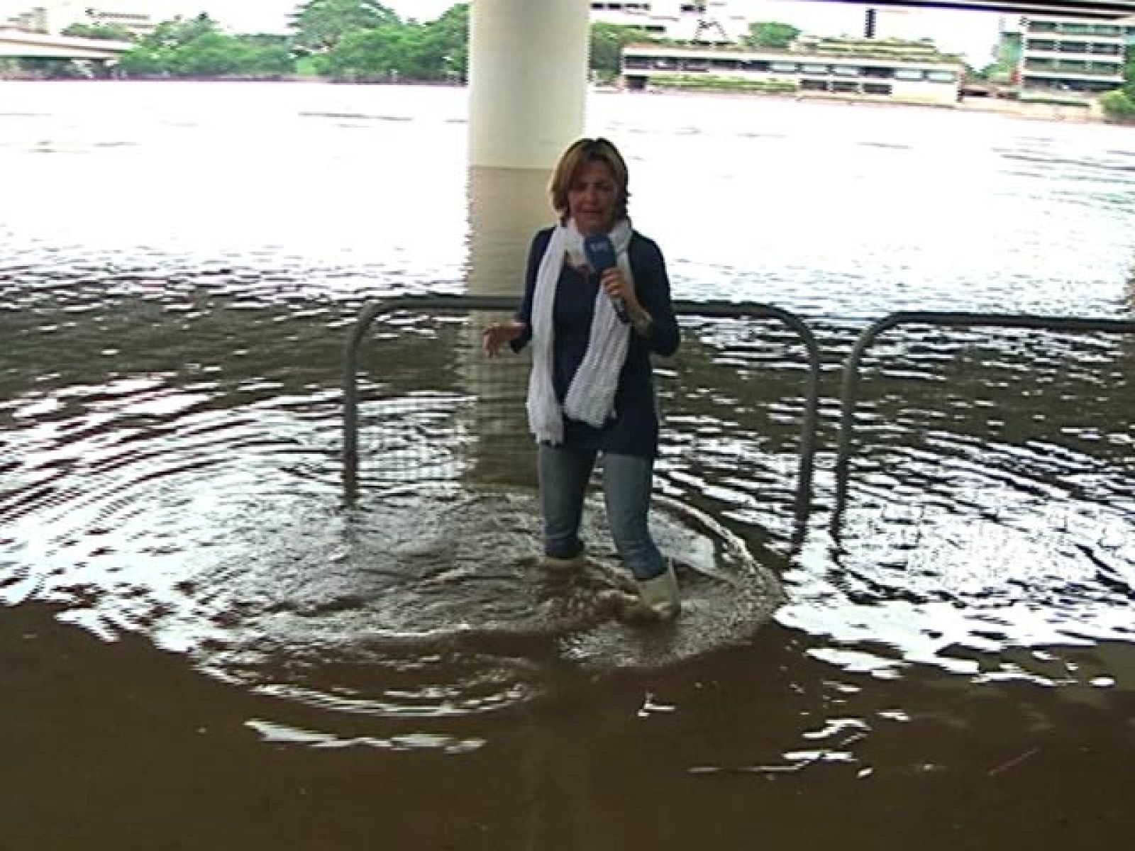 Almudena Ariza recibe el premio a la mejor corresponsal en el exterior | Ver