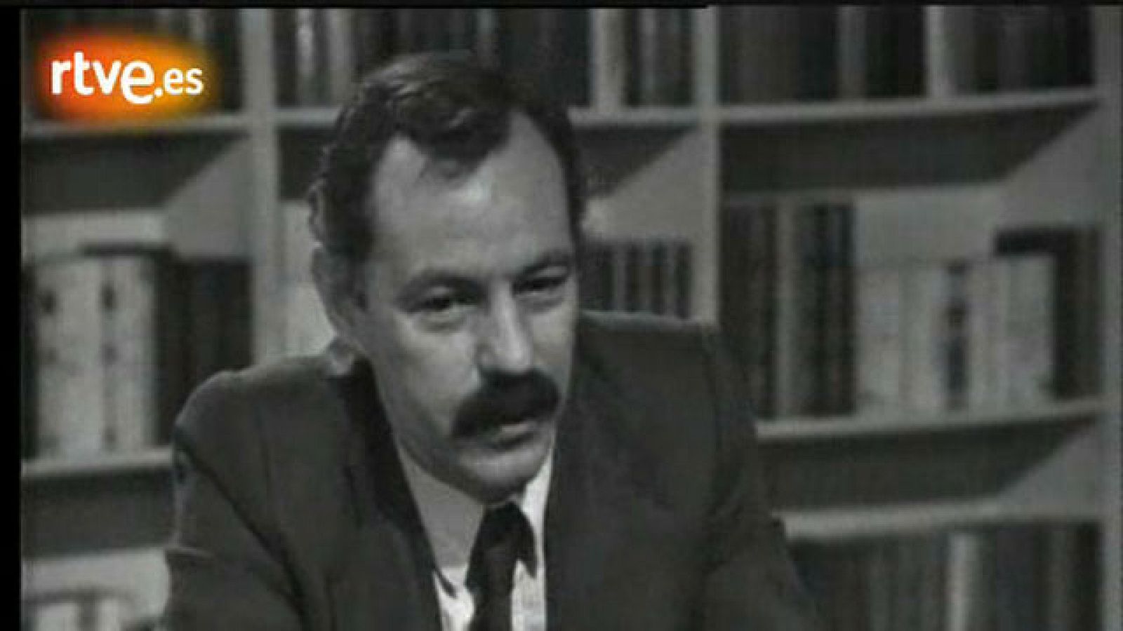 Entrevista a Eduardo Mendoza (1979) - Encuentros con las letras | Ver