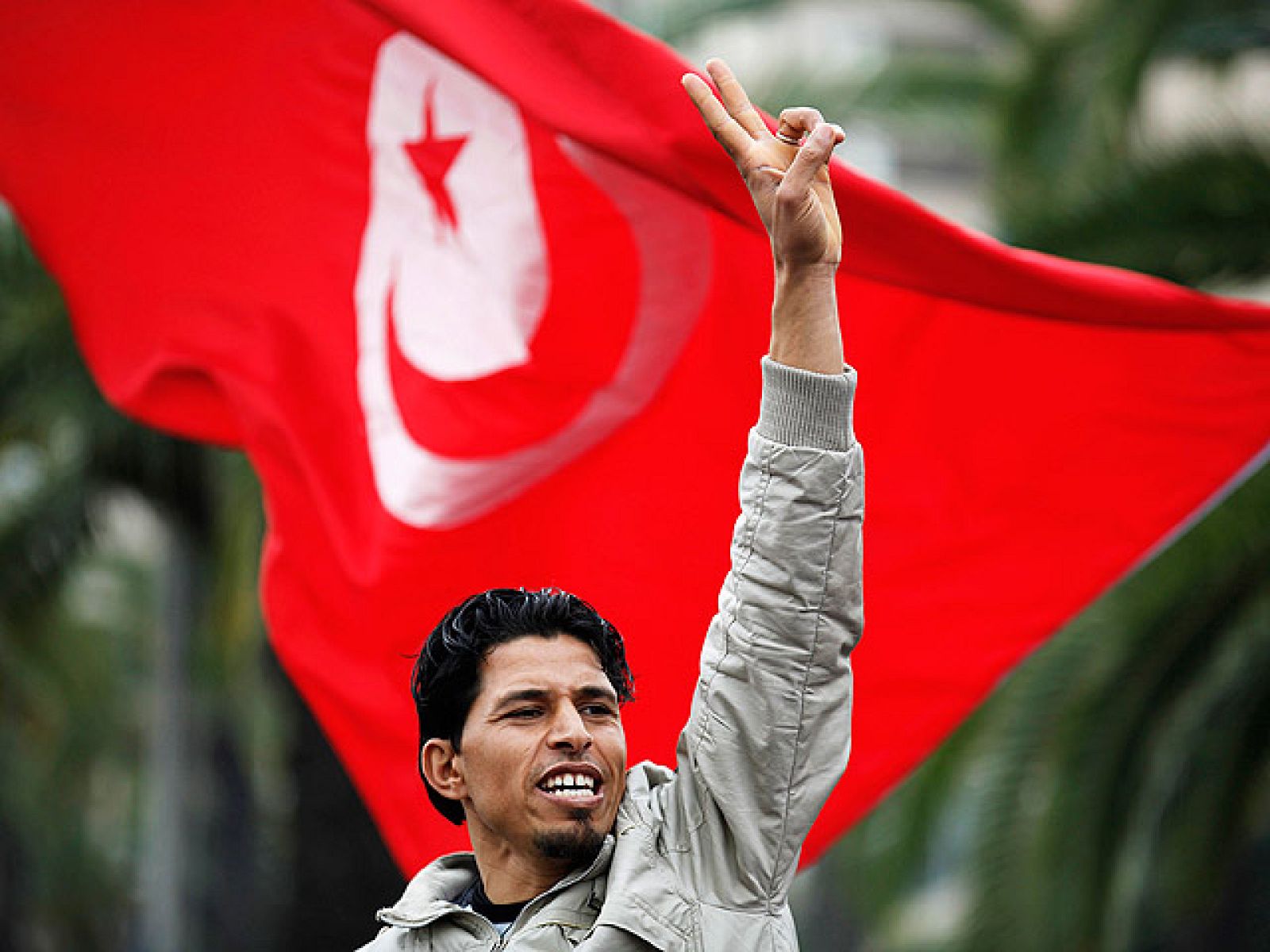 Túnez vive su primer día de luto nacional decretado en memoria de las víctimas de la "Revolución del jazmín" con bastante calma.