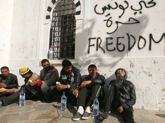 Telediario 1 - Cadena de detenciones en Túnez